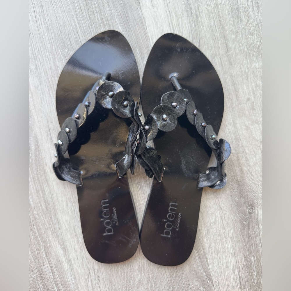 bo’em Alura sandals - Italy Black Leather Floral Thong Sandals
